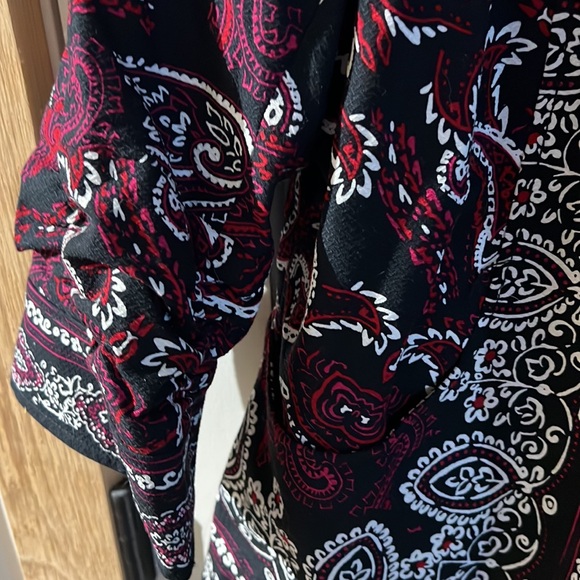 Coldwater Creek short jacket.Slightly gathers sleeve Paisley bandanna - Picture 4 of 6